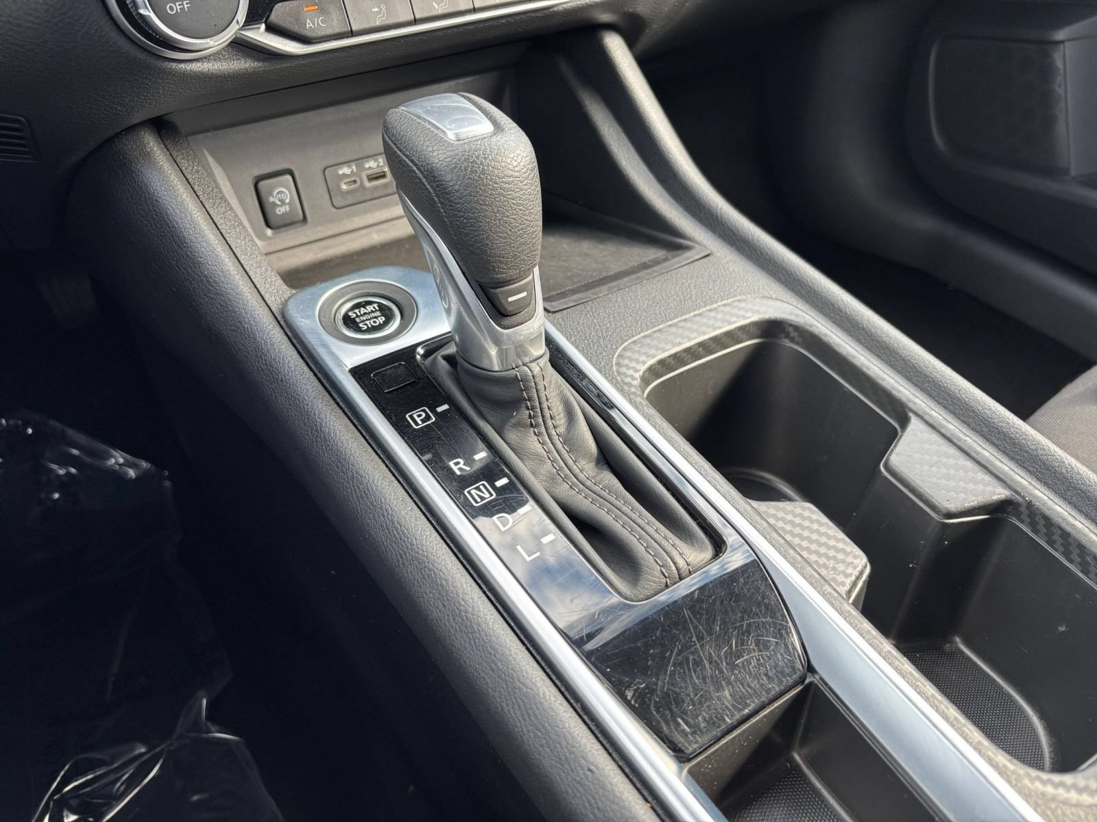 Used 2025 Nissan Sentra SV FWD image 39