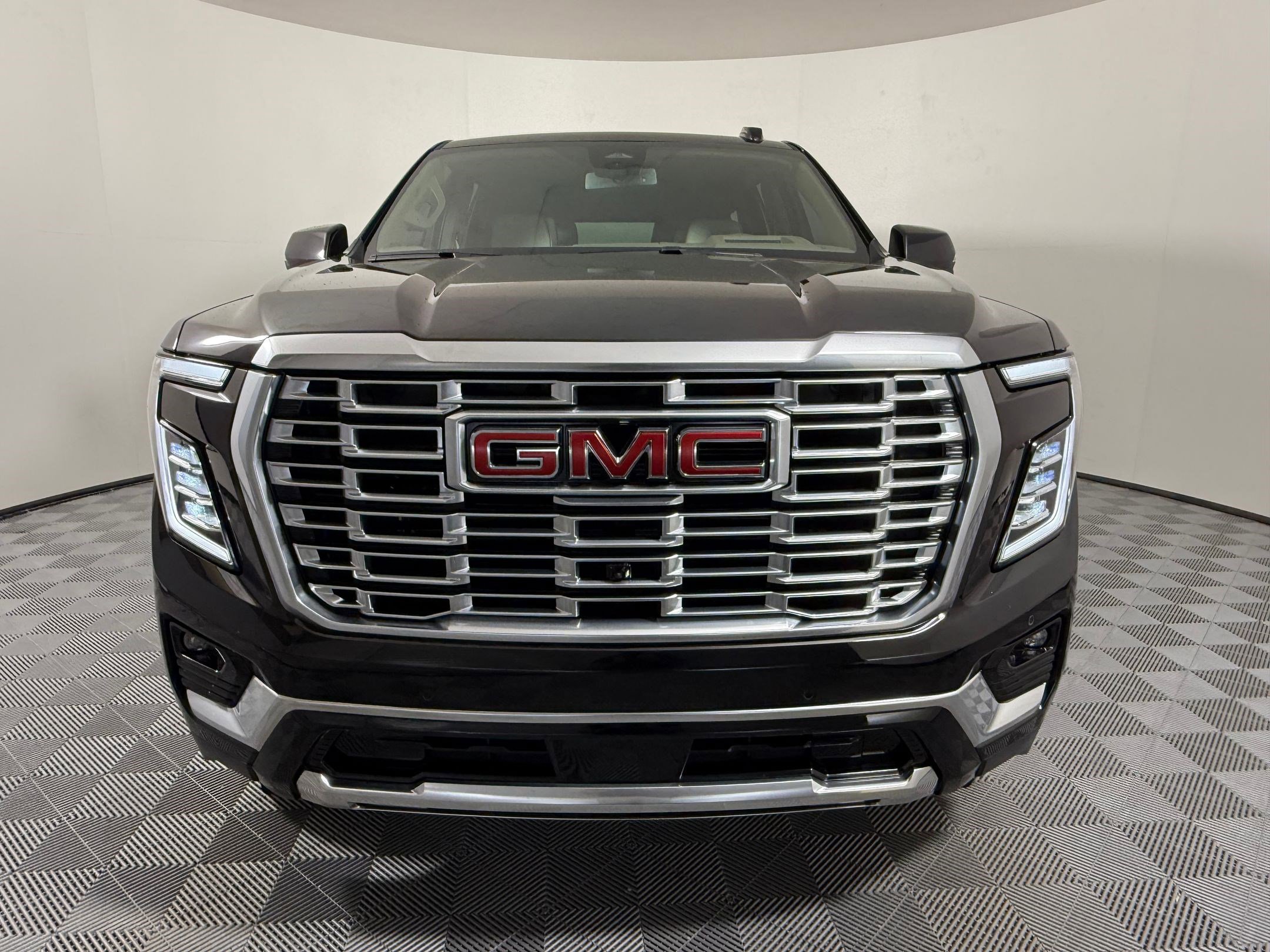 Used 2025 GMC Yukon Denali w/ LPO, Floor Liner Package image 7