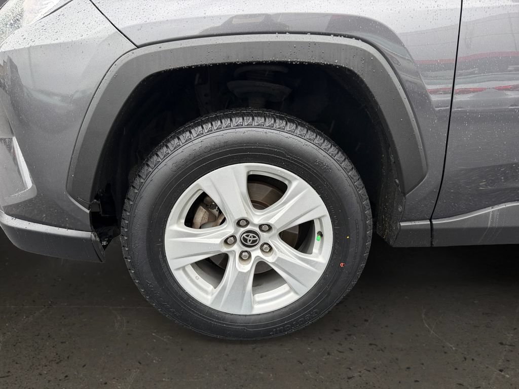 Used 2021 Toyota RAV4 XLE AWD/4WD image 27