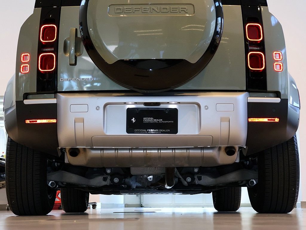 Used 2025 Land Rover Defender 110 S AWD/4WD image 31