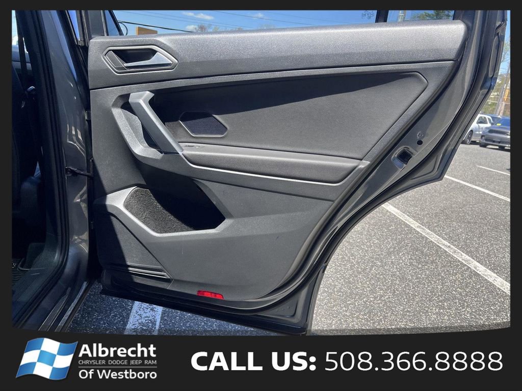 Used 2020 Volkswagen Tiguan SE R-Line AWD/4WD image 19
