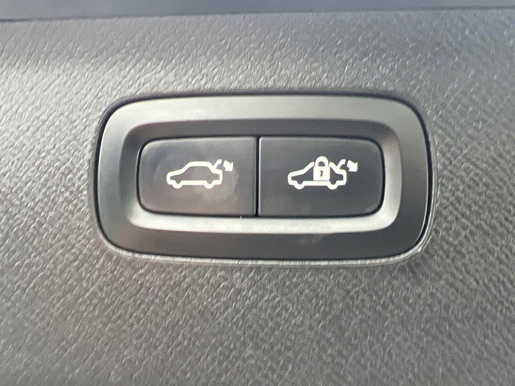 Used 2016 Volvo XC90 T5 Momentum image 6