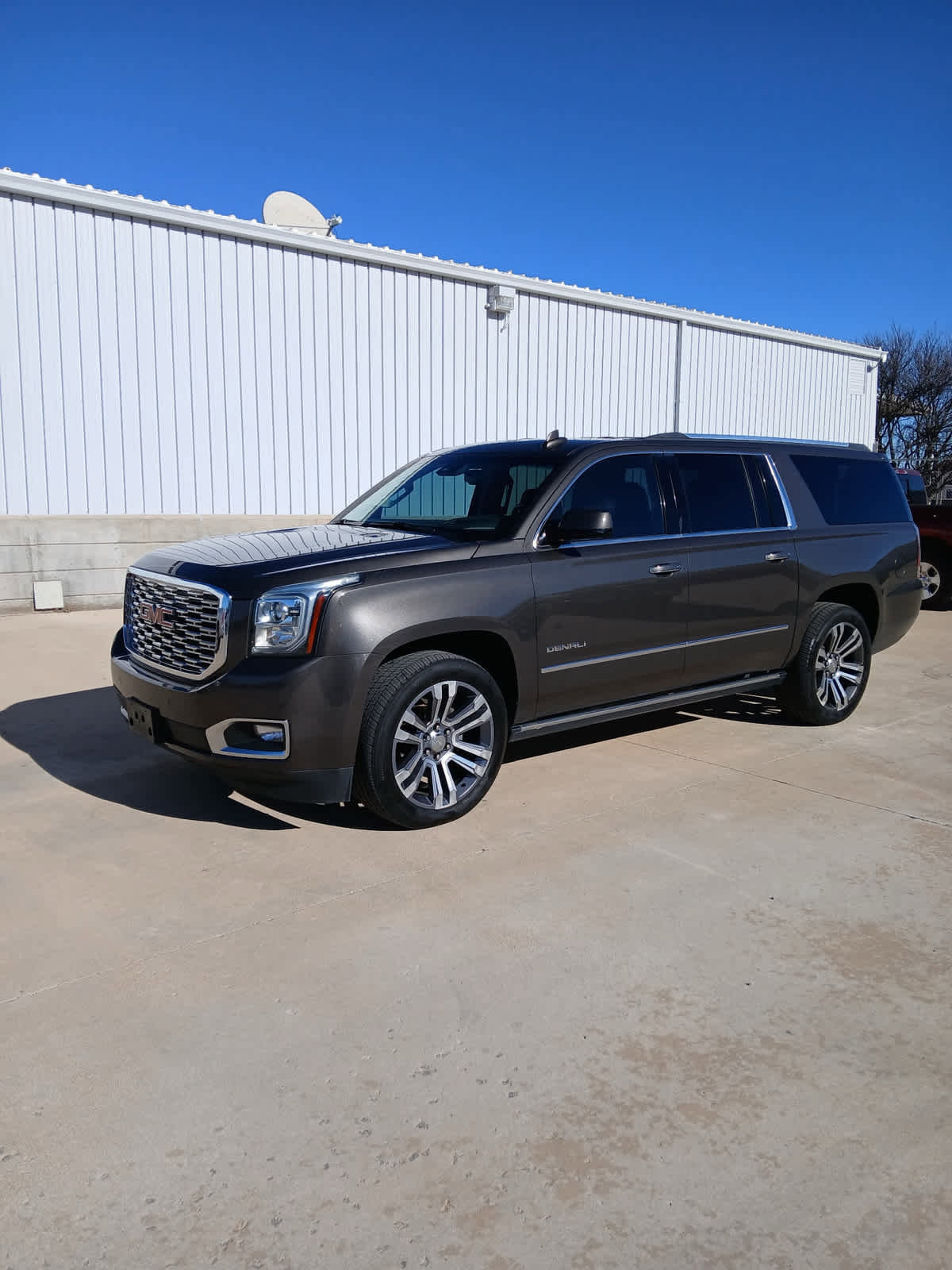Used 2019 GMC Yukon XL Denali w/ Denali Ultimate Package image 3