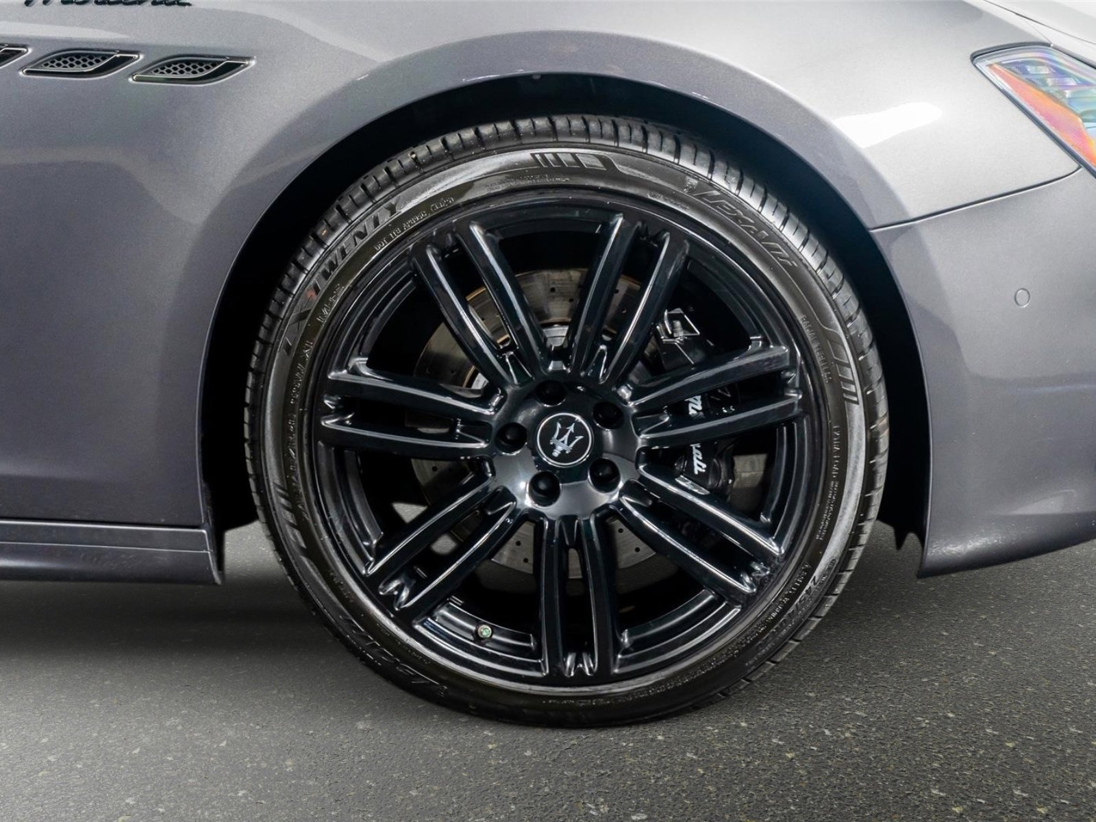 Used 2023 Maserati Ghibli Modena Q4 AWD/4WD image 5