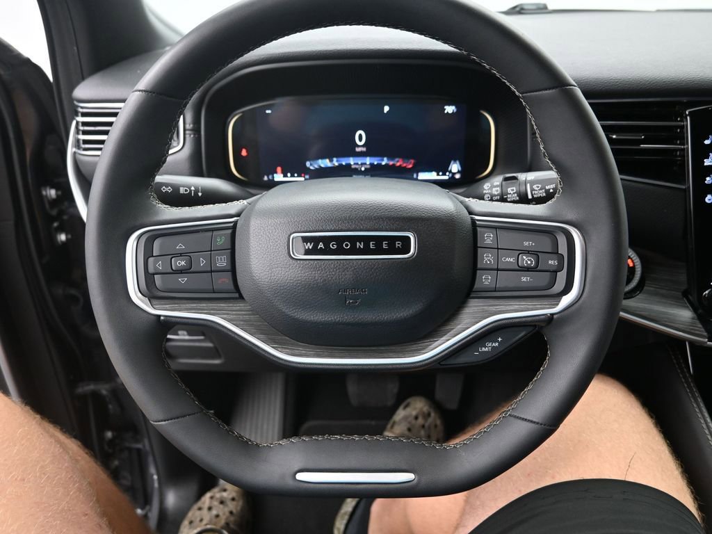 Used 2024 Jeep Wagoneer L Series II RWD image 14