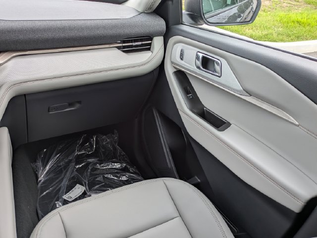 New 2026 Ford Explorer Active w/ Active Comfort Package RWD image 17