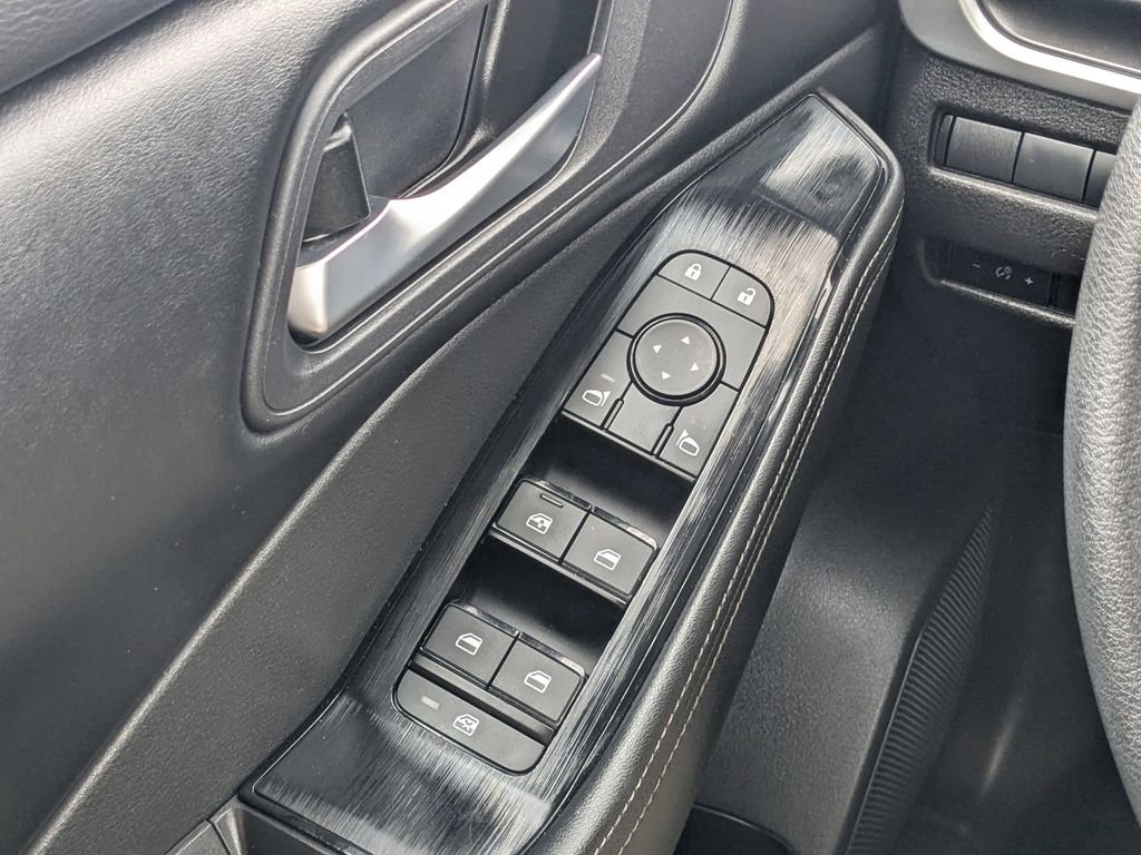 Used 2024 Nissan Rogue SV FWD image 21