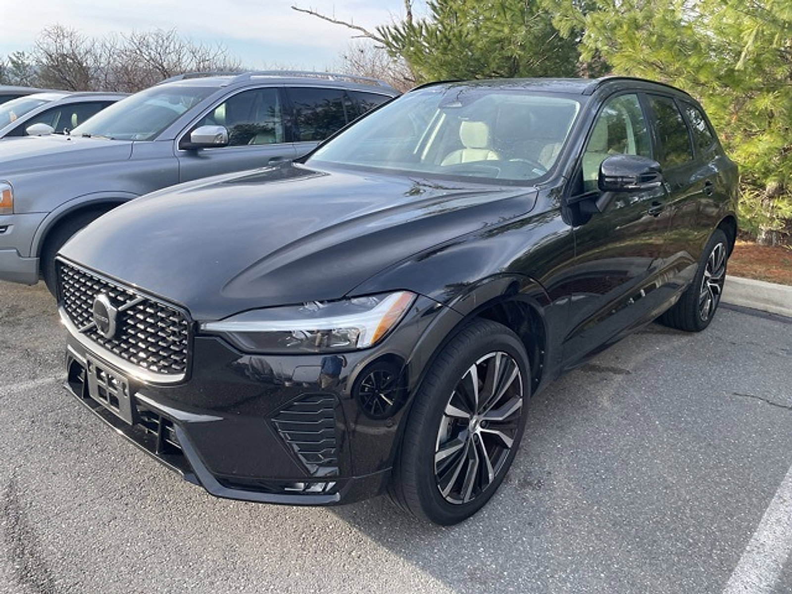 Used 2023 Volvo XC60 B5 Ultimate w/ Climate Package AWD/4WD image 2