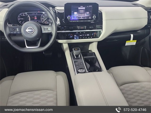 New 2025 Nissan Pathfinder SV image 13