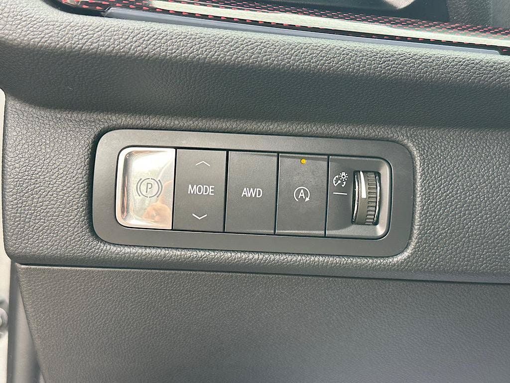 Used 2024 Chevrolet Traverse Z71 w/ Enhanced Driving Package AWD/4WD image 21