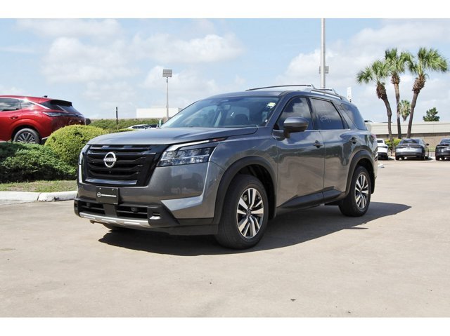 Used 2024 Nissan Pathfinder SL FWD image 2