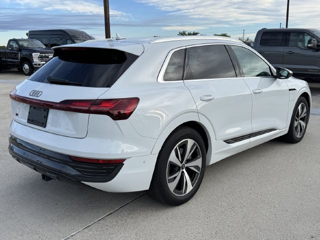 Used 2024 Audi Q8 e-tron Premium Plus w/ Premium Plus Package AWD/4WD image 5