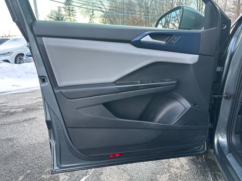 Used 2022 Volkswagen Taos SE image 5