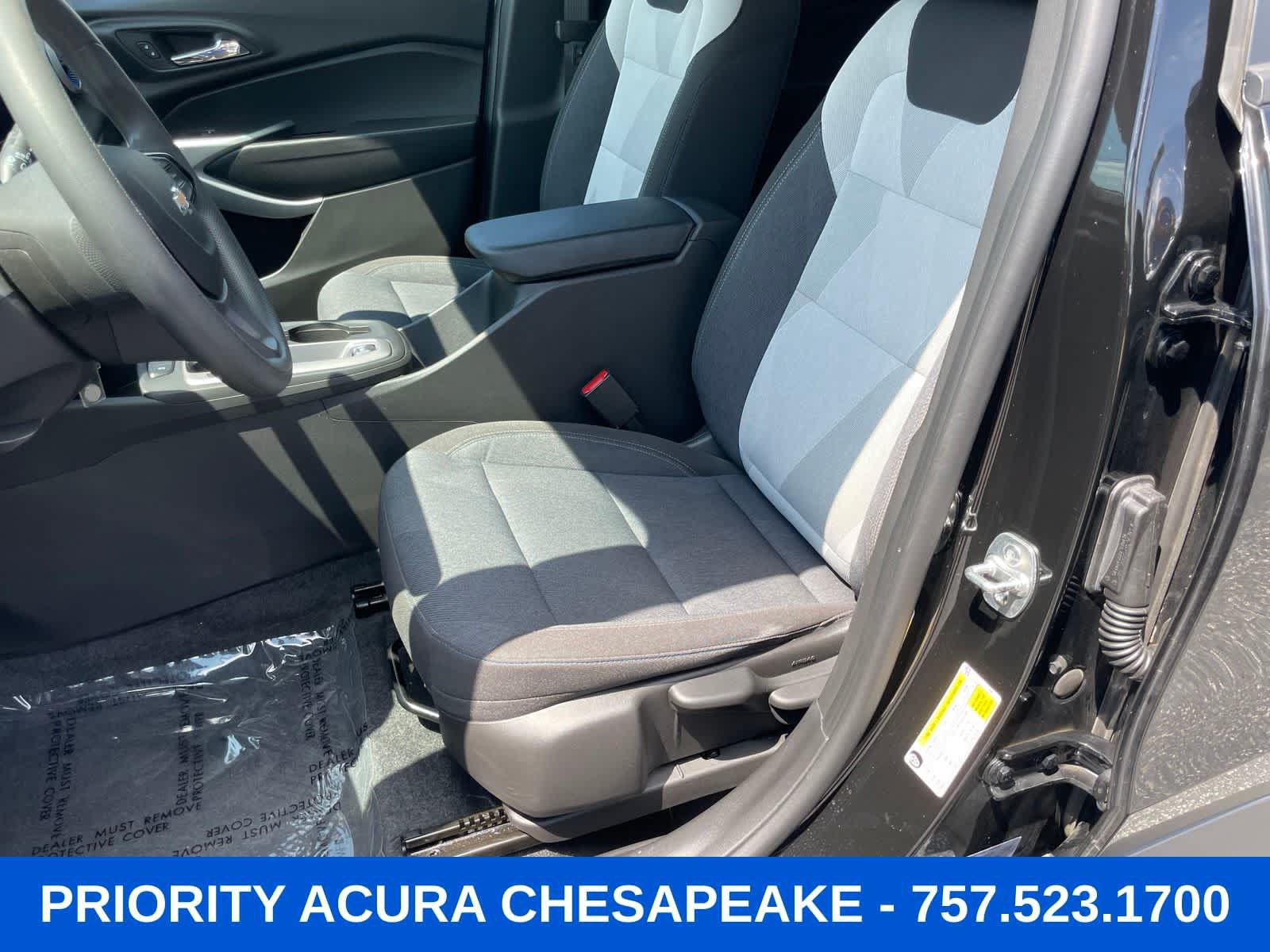 Used 2025 Chevrolet Trax LS w/ LS Convenience Package FWD image 9