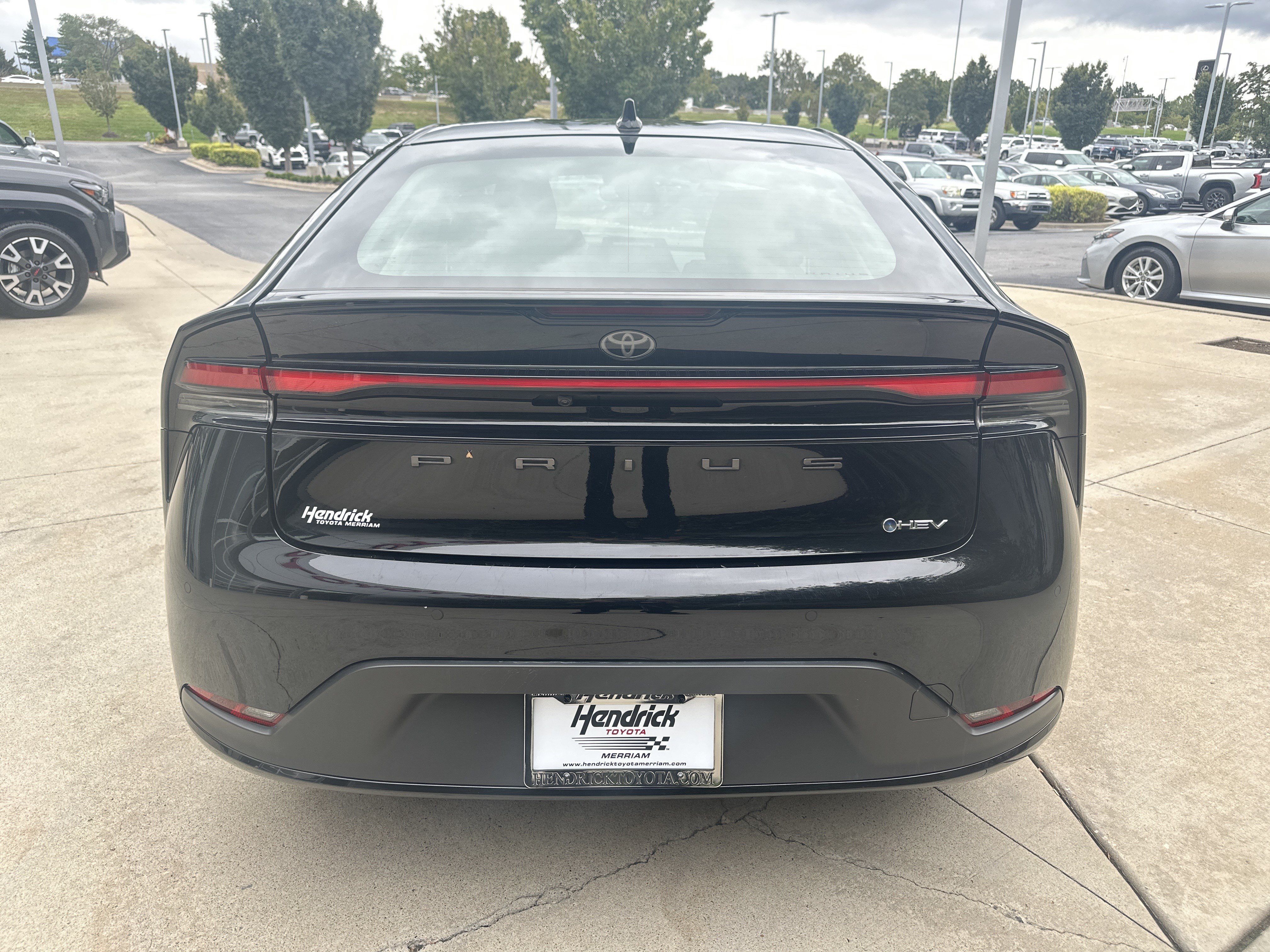 Used 2025 Toyota Prius LE FWD image 8