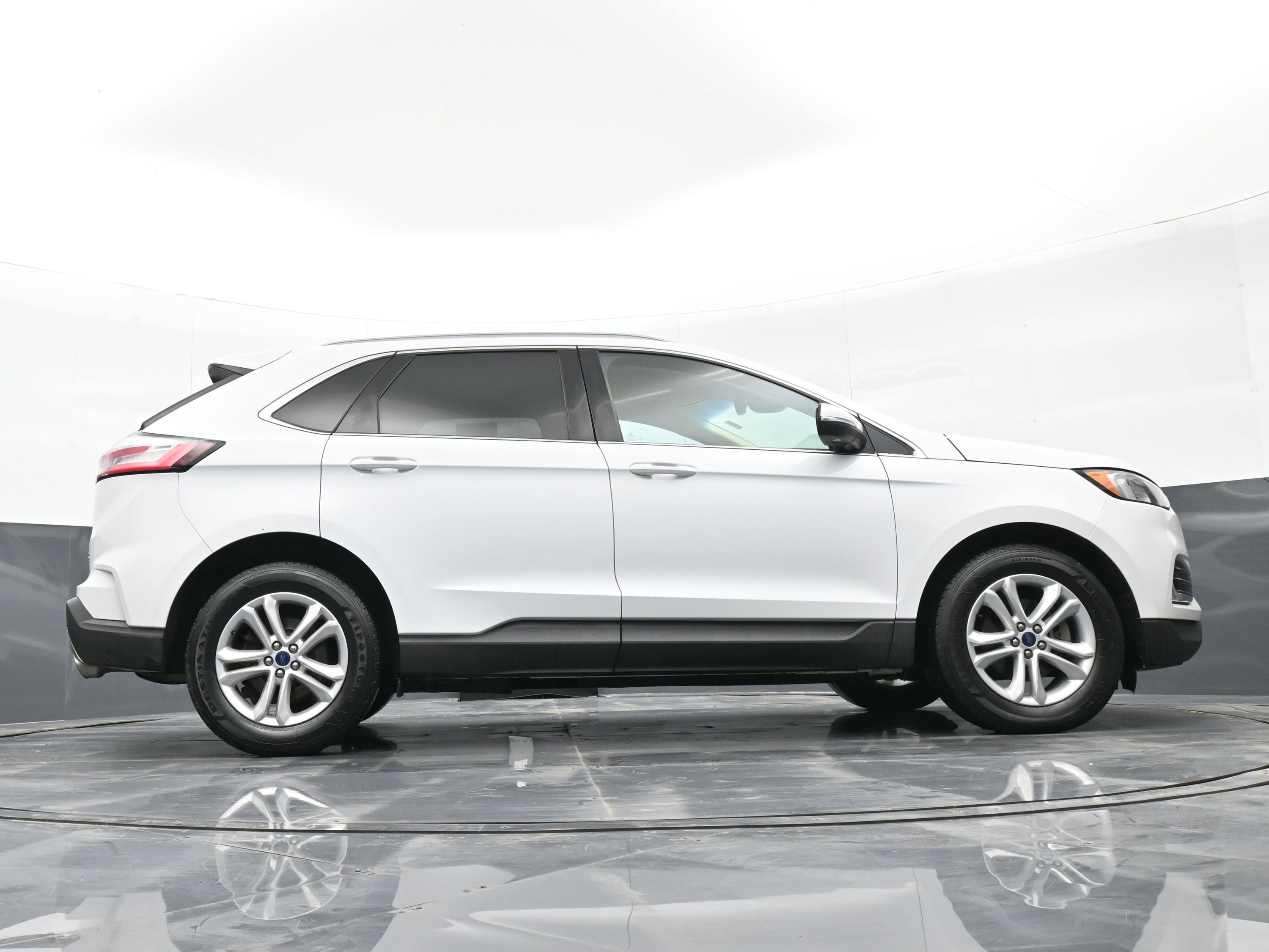 Used 2020 Ford Edge SEL image 44