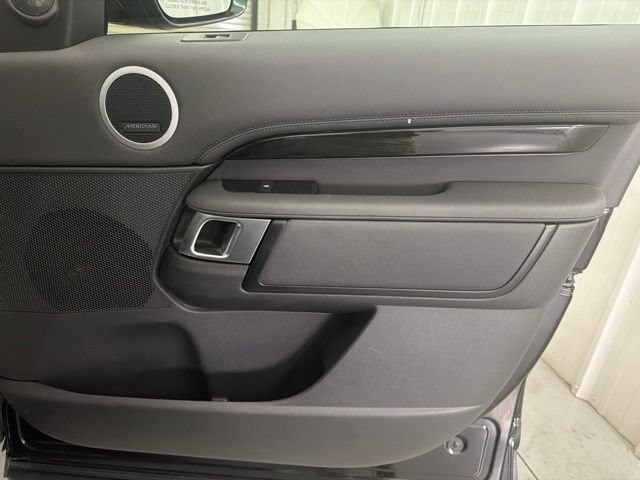 Used 2024 Land Rover Discovery S AWD/4WD image 21