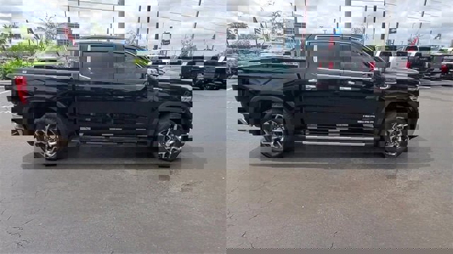 Used 2023 GMC Sierra 1500 SLT w/ SLT Premium Package image 10