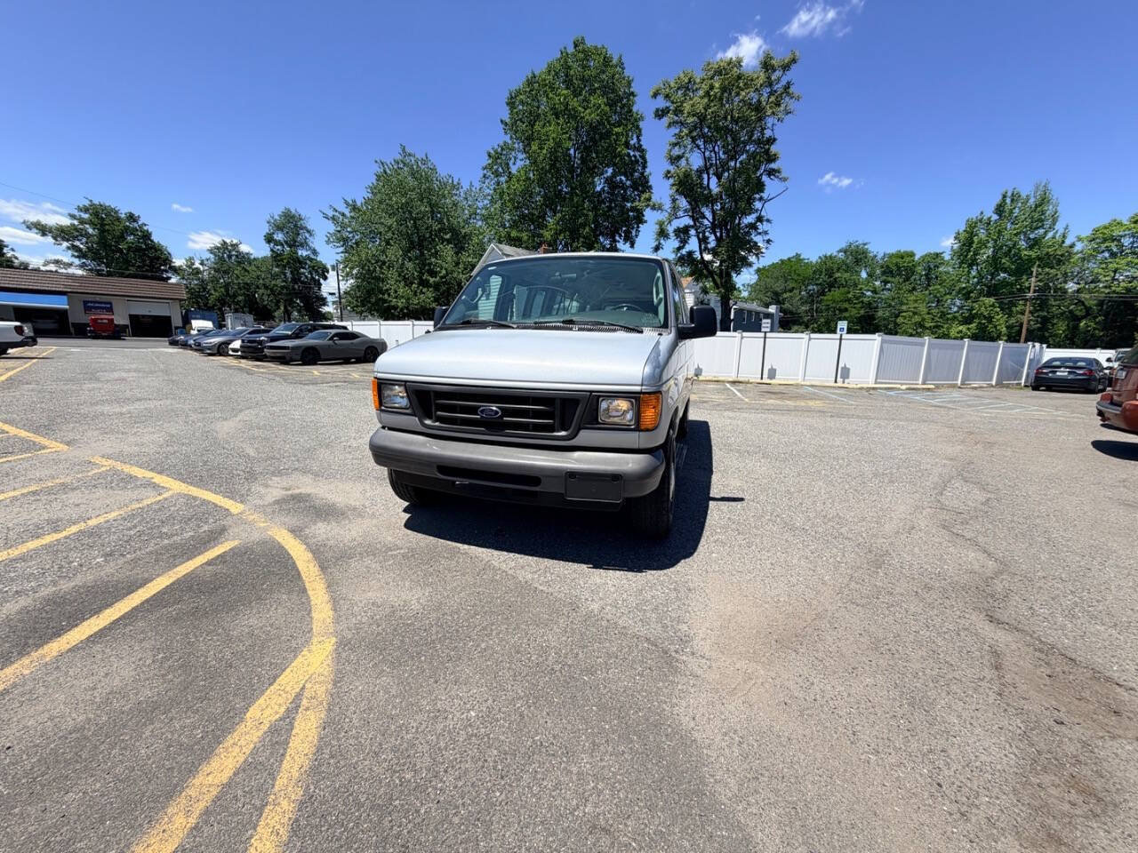 Used 2006 Ford E-350 and Econoline 350 XL RWD image 2