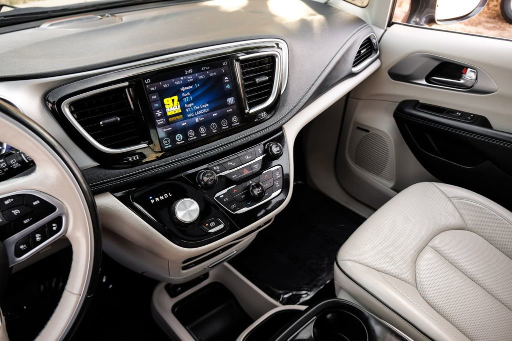 Used 2019 Chrysler Pacifica Limited w/ Advanced Safetytec Group image 24