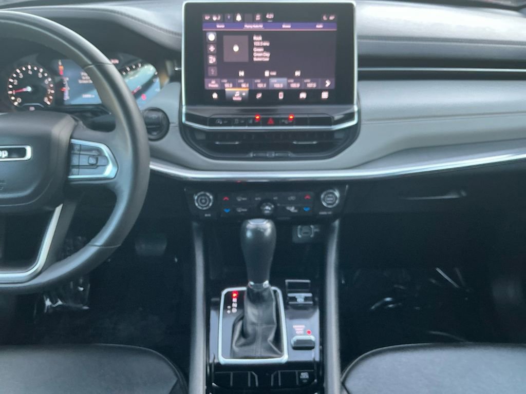 Used 2024 Jeep Compass Limited image 11