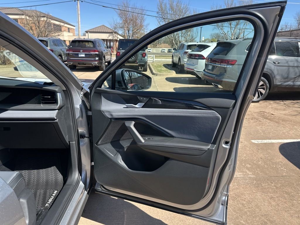 New 2026 Volkswagen Tiguan SE image 17