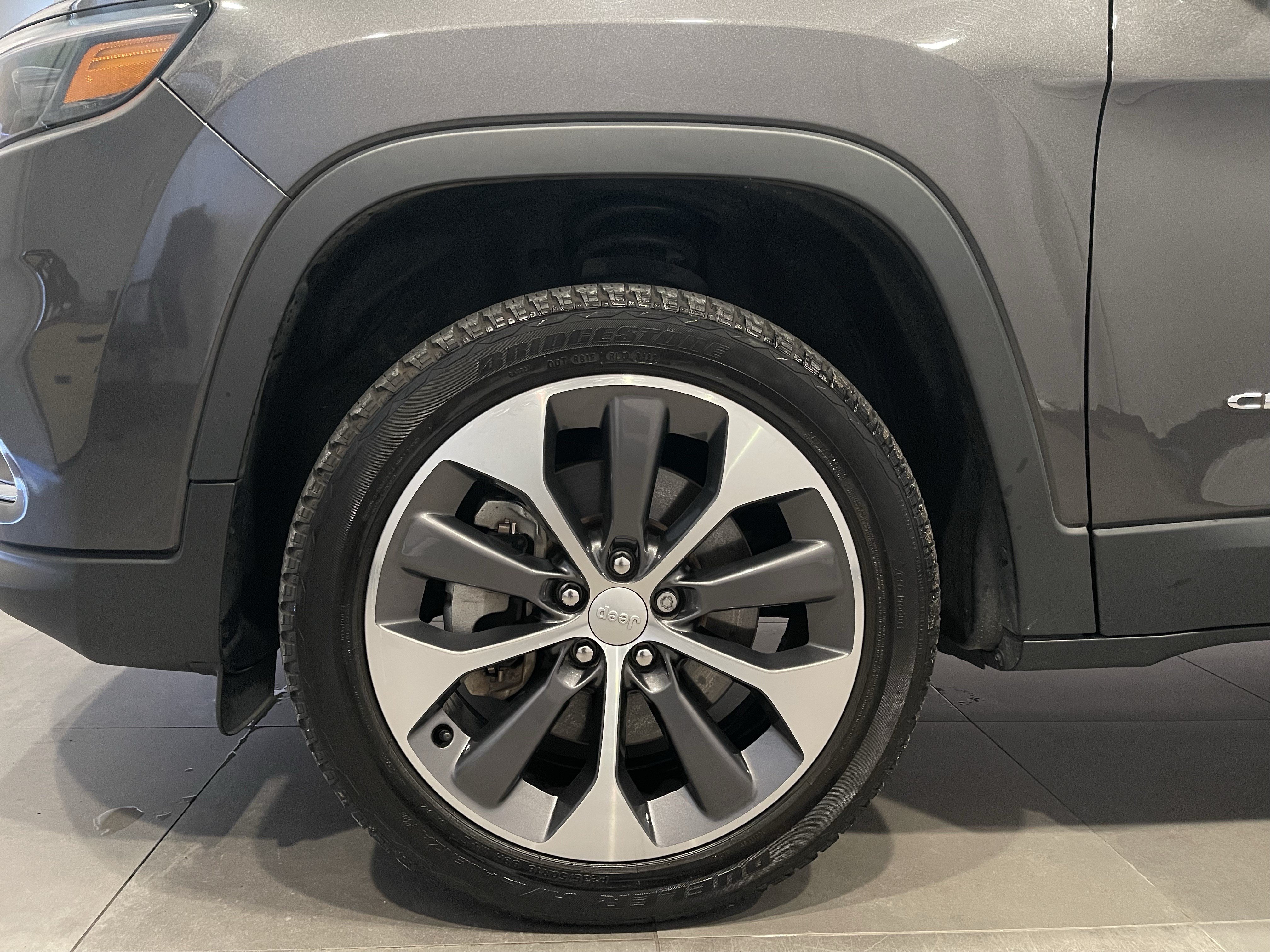 Used 2022 Jeep Cherokee Limited w/ Elite Package AWD/4WD image 7