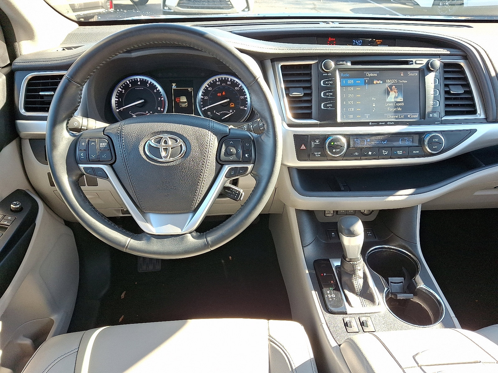 Used 2017 Toyota Highlander XLE image 9