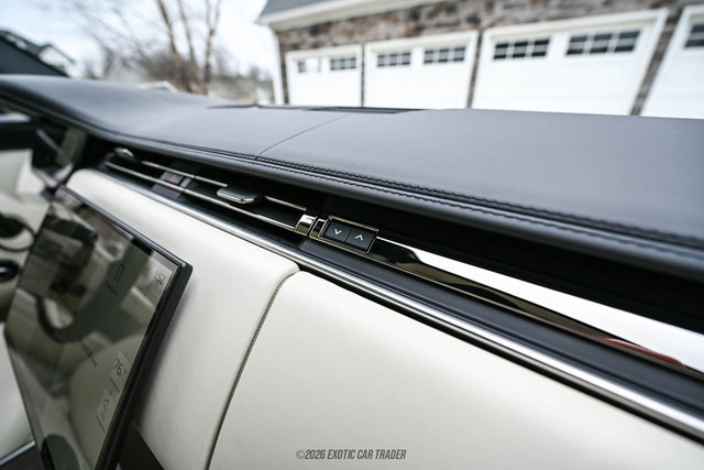 Used 2025 Land Rover Range Rover SE image 45