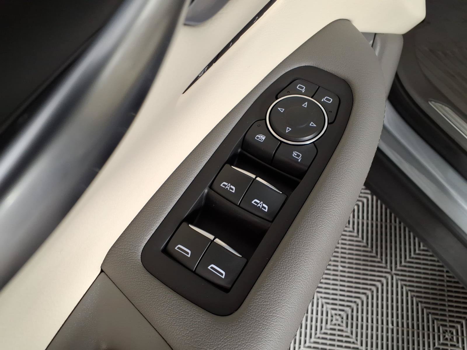 Certified 2024 Cadillac XT5 Premium Luxury w/ Technology Package FWD image 19