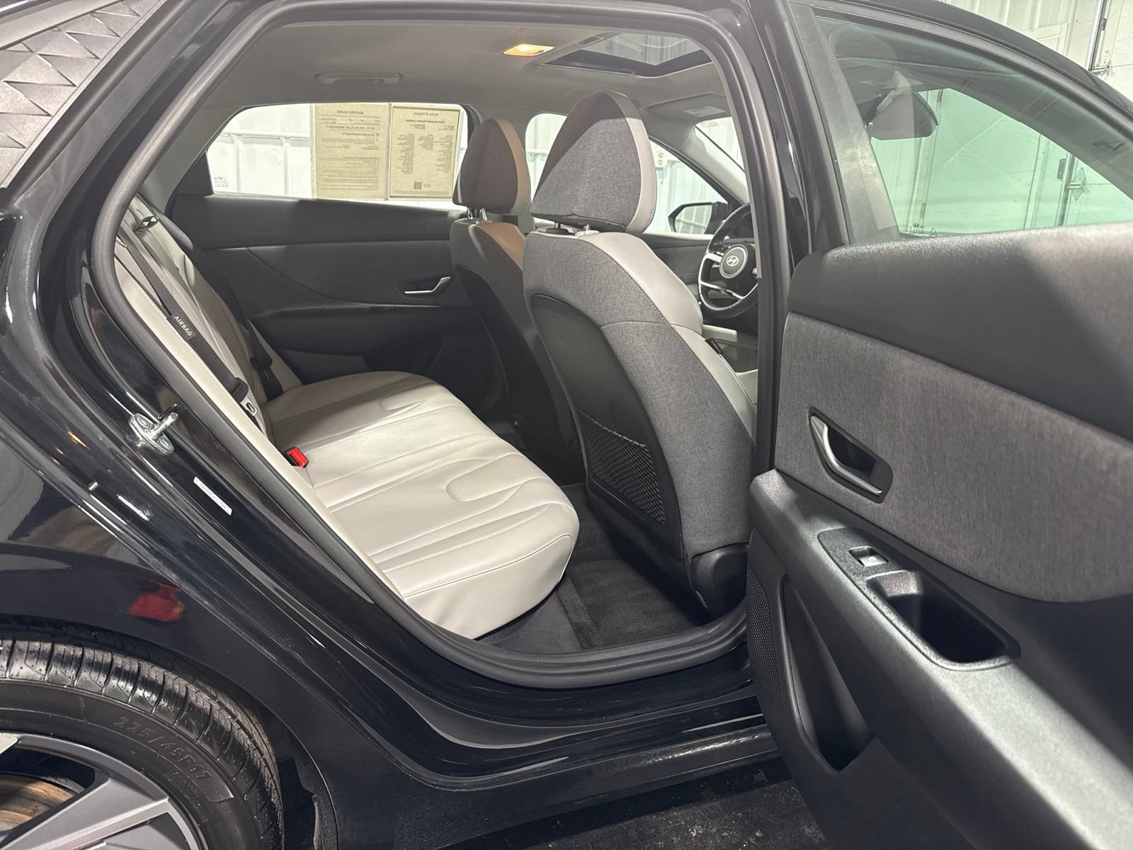 Used 2024 Hyundai Elantra Limited FWD image 14