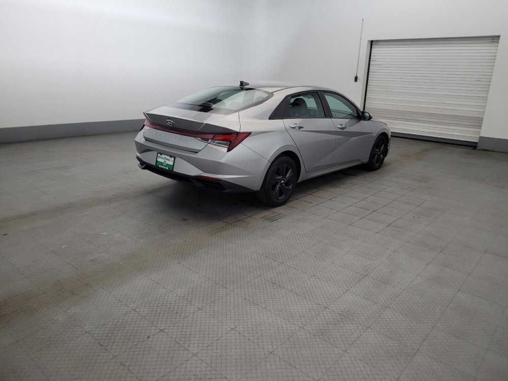 Used 2022 Hyundai Elantra SEL FWD image 9