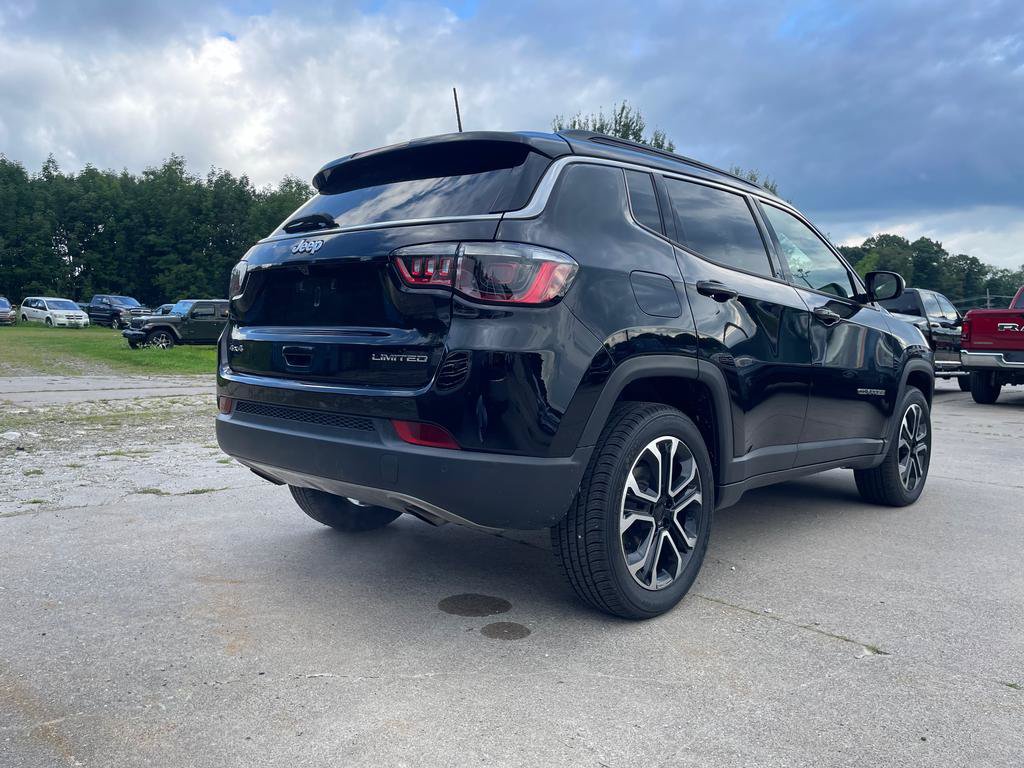 Used 2023 Jeep Compass Limited AWD/4WD image 3