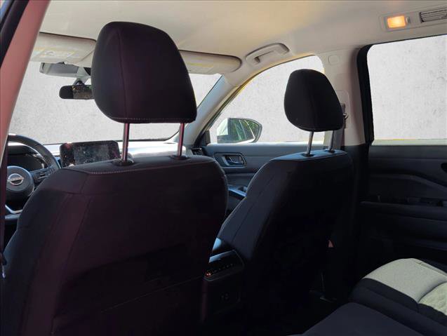 Used 2024 Nissan Pathfinder SV image 17
