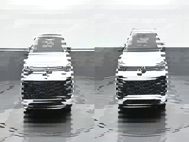 New 2026 Volkswagen Tiguan SE R-Line image 2