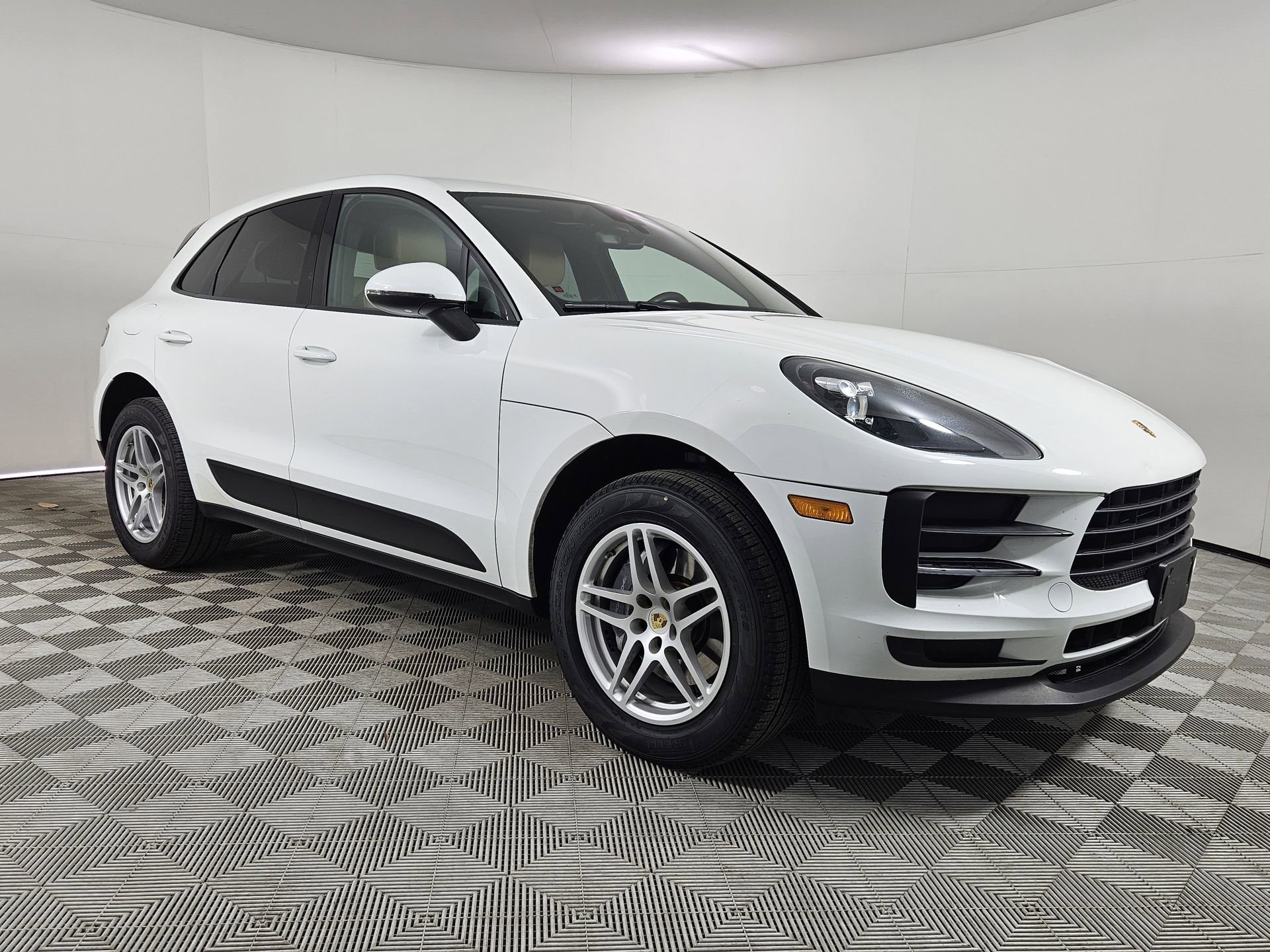 Used 2021 Porsche Macan AWD/4WD image 1