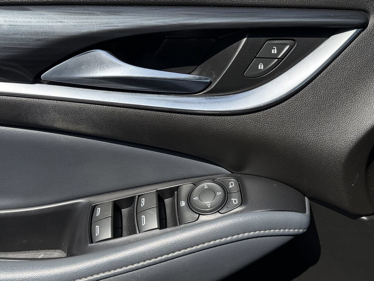 Used 2022 Buick Enclave Essence FWD image 20