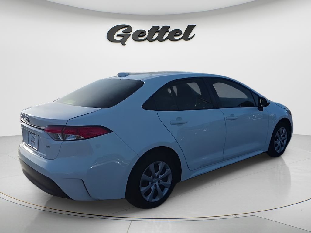 Used 2023 Toyota Corolla LE image 5