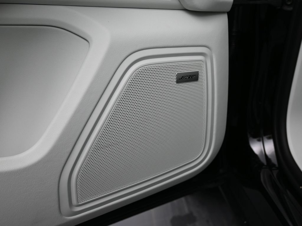 Certified 2026 Porsche Macan AWD/4WD image 18