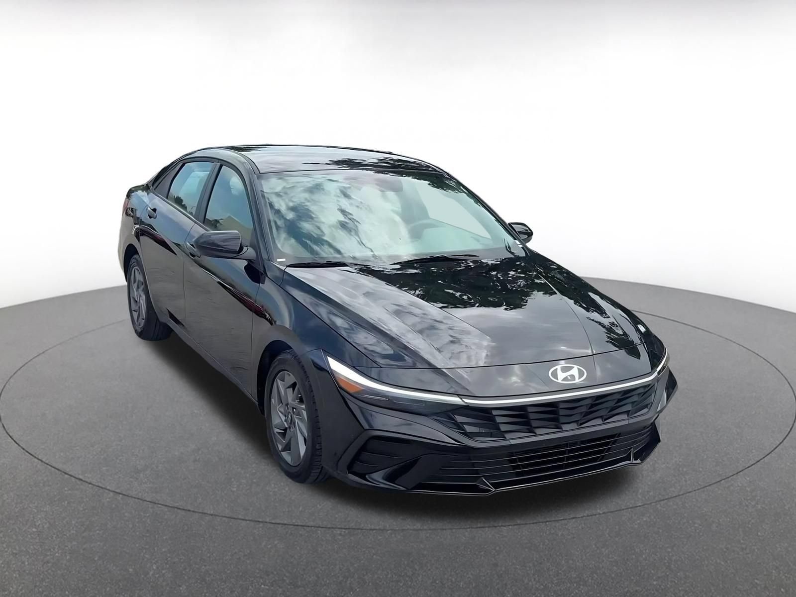 Used 2026 Hyundai Elantra Hybrid FWD image 3