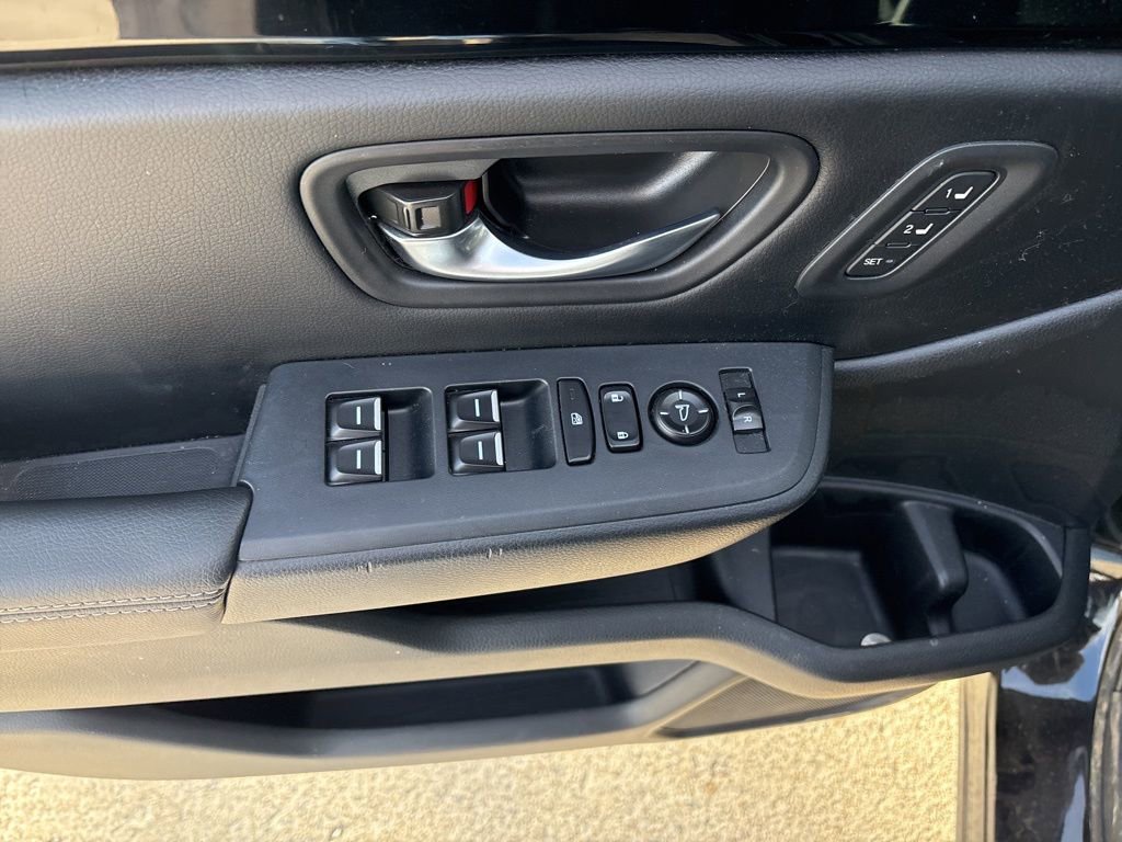 Used 2025 Honda Pilot EX-L image 11