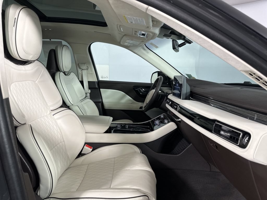 Used 2024 Lincoln Aviator Black Label w/ Dynamic Handling Package AWD/4WD image 30