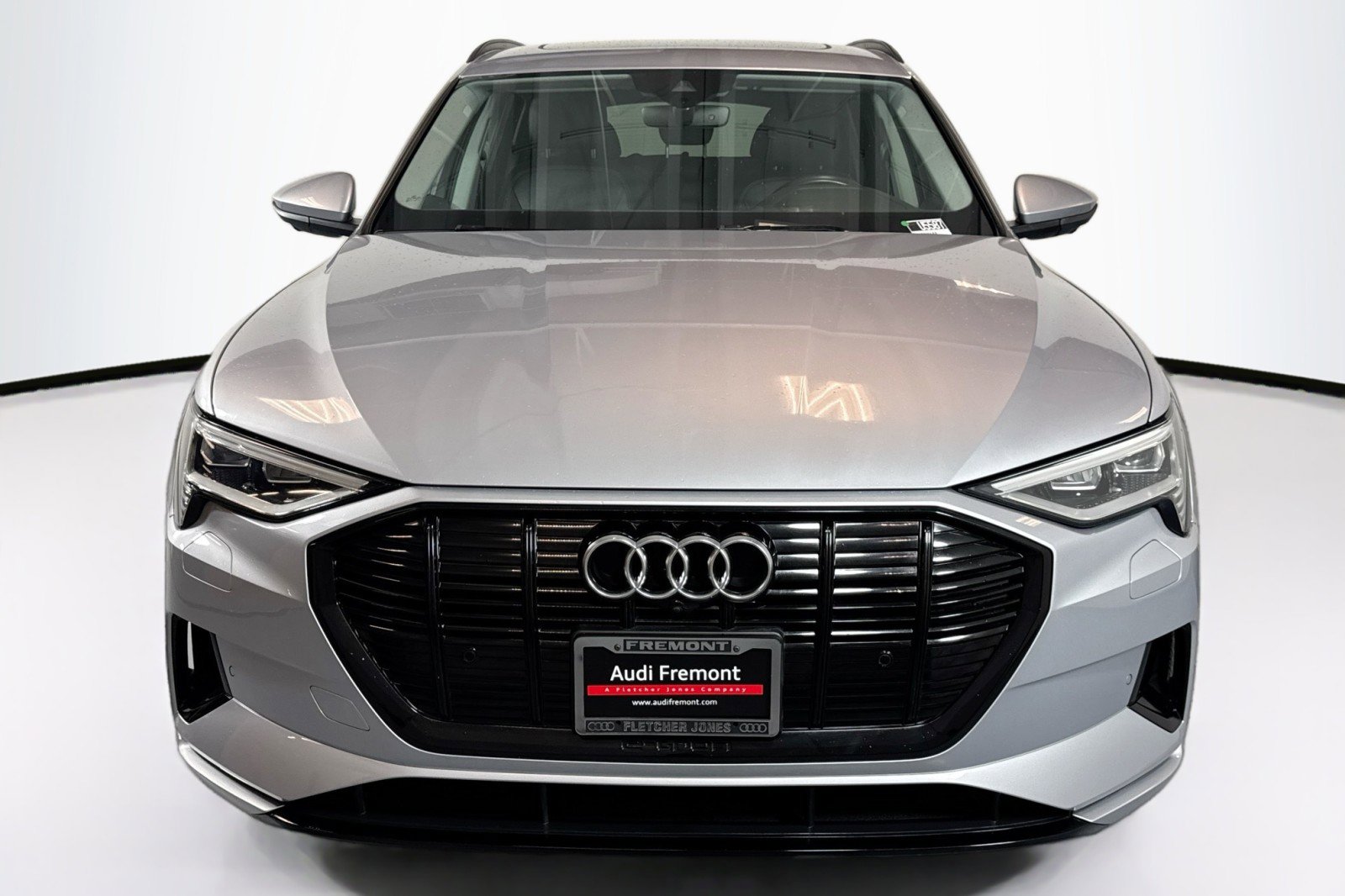 Used 2022 Audi e-tron Premium w/ Convenience Plus Package image 2