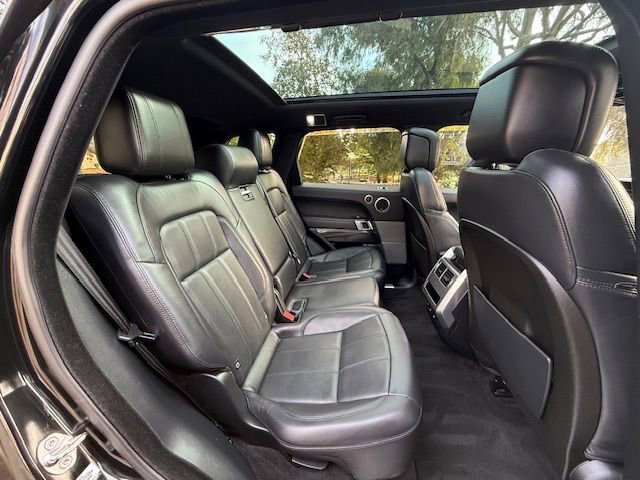 Used 2018 Land Rover Range Rover Sport HSE image 27