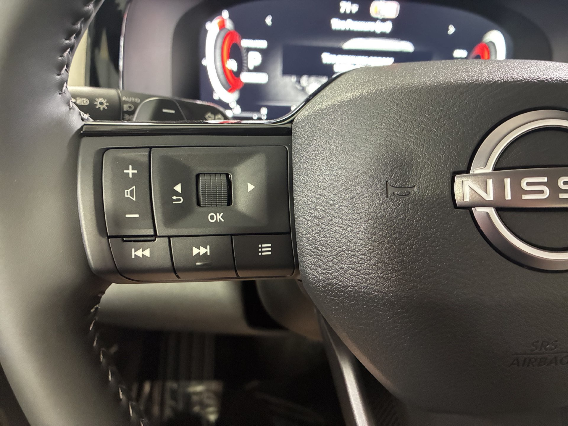 New 2026 Nissan Pathfinder SL FWD image 17