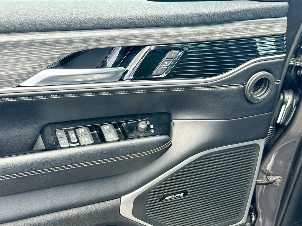 Used 2023 Jeep Wagoneer L Series II image 19