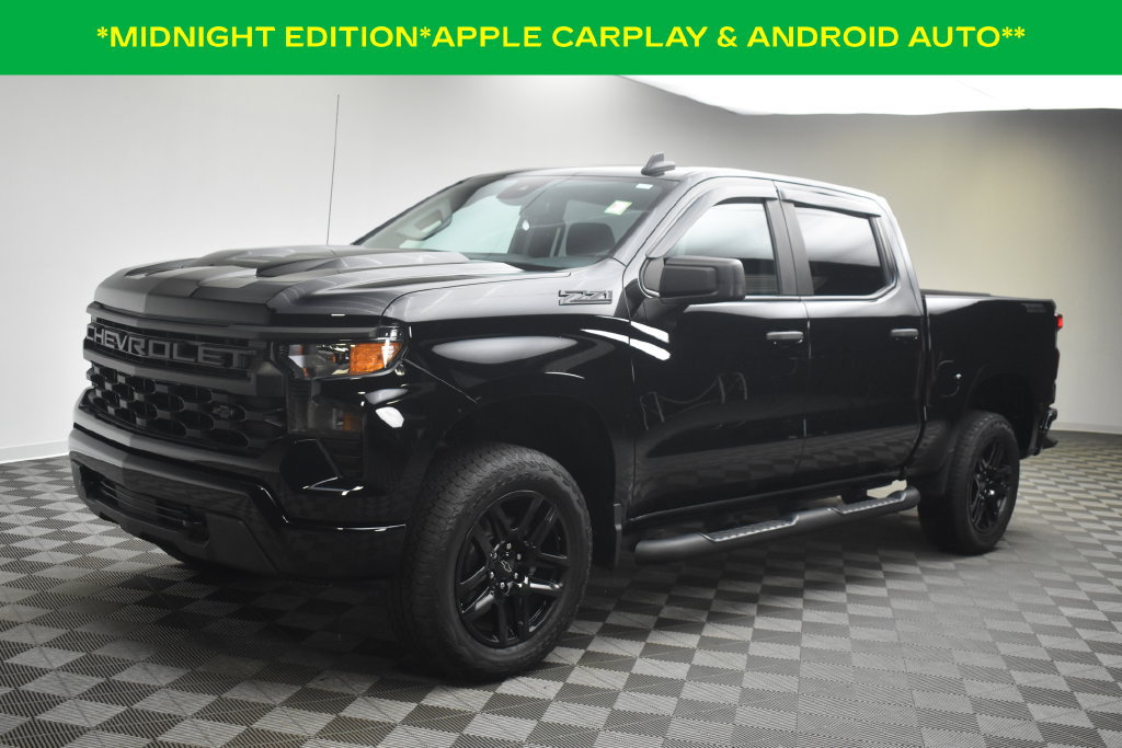 Used 2022 Chevrolet Silverado 1500 Custom Trail Boss w/ Midnight Edition AWD/4WD image 2
