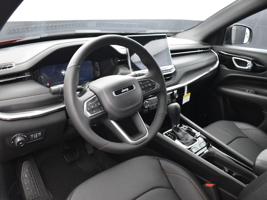 Used 2024 Jeep Compass Limited image 4