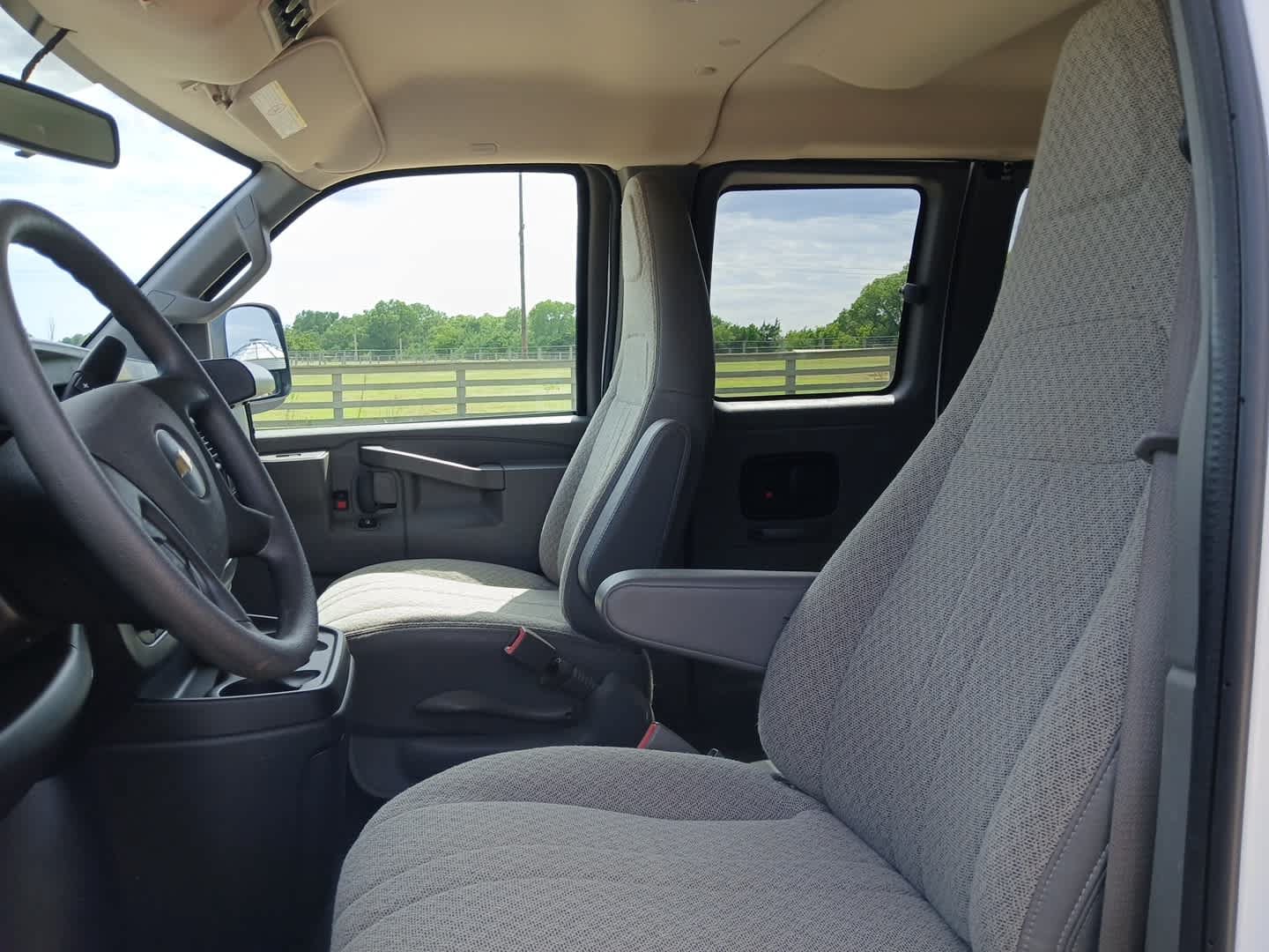 Used 2025 Chevrolet Express 3500 LS RWD image 19