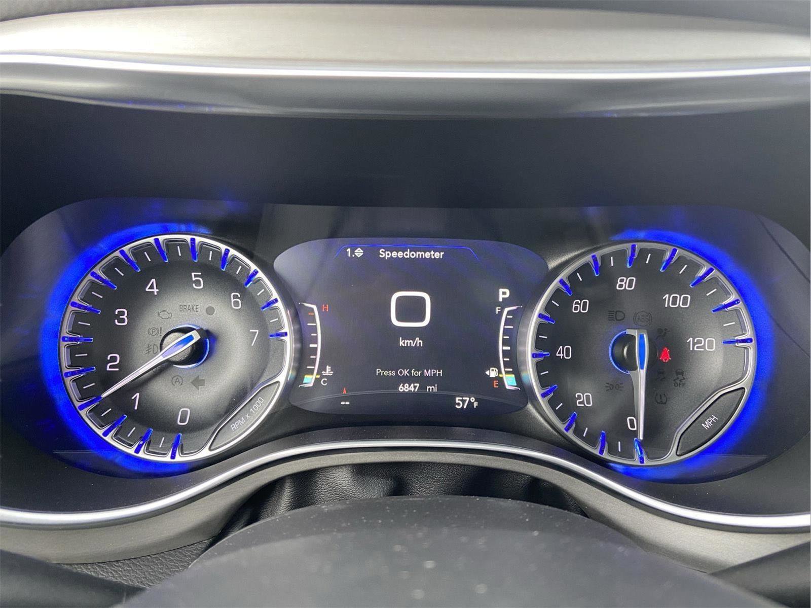 Used 2024 Chrysler Pacifica Limited w/ S Appearance Package FWD image 9